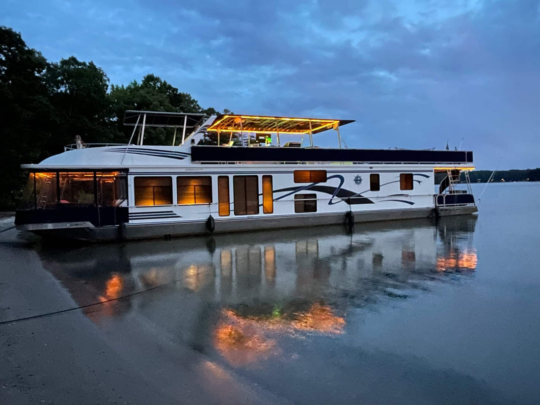 Deep Houseboat Life