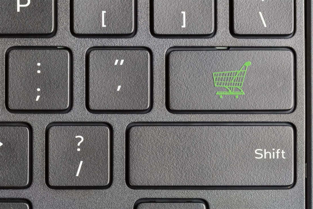 green shopping cart key on computer keyboard , online shopping concept|DSC00785-Large|DSC01498-1-Large|00100dPORTRAIT_00100_BURST20200522093005165_COVER-Large|