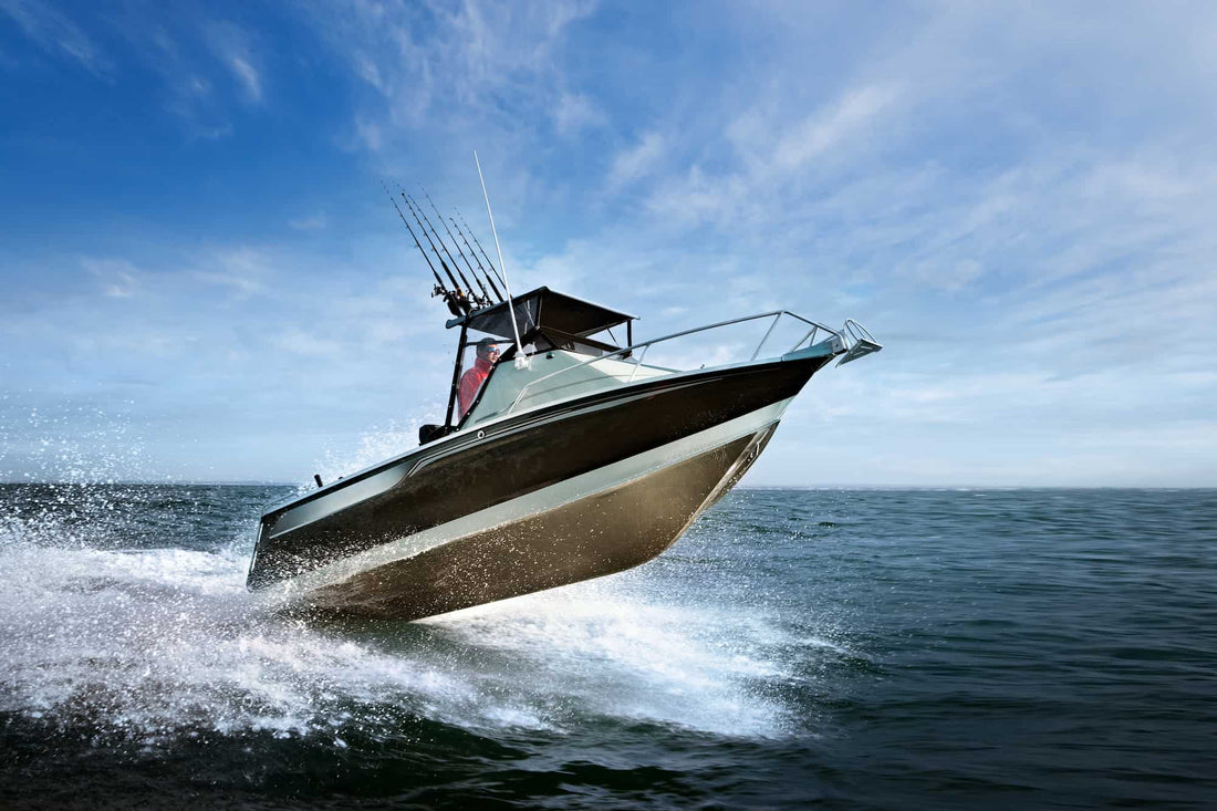 boat battery charger featured|Progressive Dynamics 12 v 80 amp charger|Moored yachts charching with fuel and electricity|DSC00422|DSC00484|lithium battery sizes