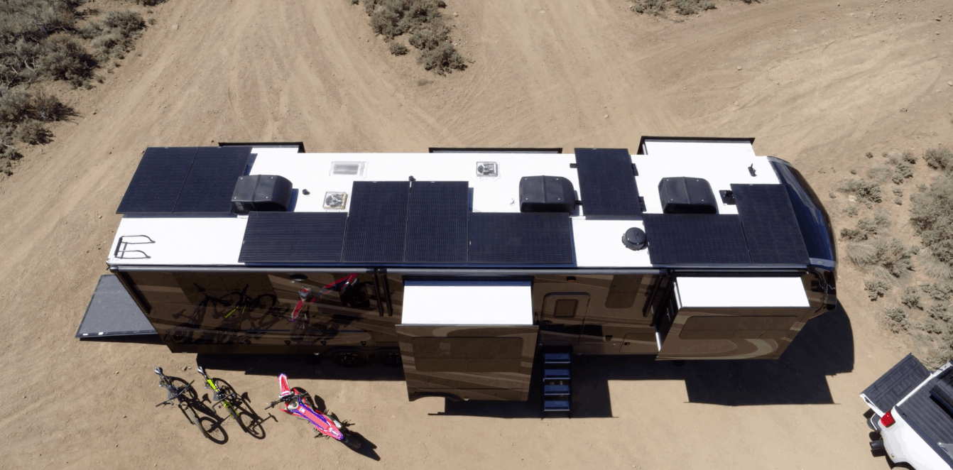 Steven Lewis' 2020 Momentum 376TH with solar panels on top