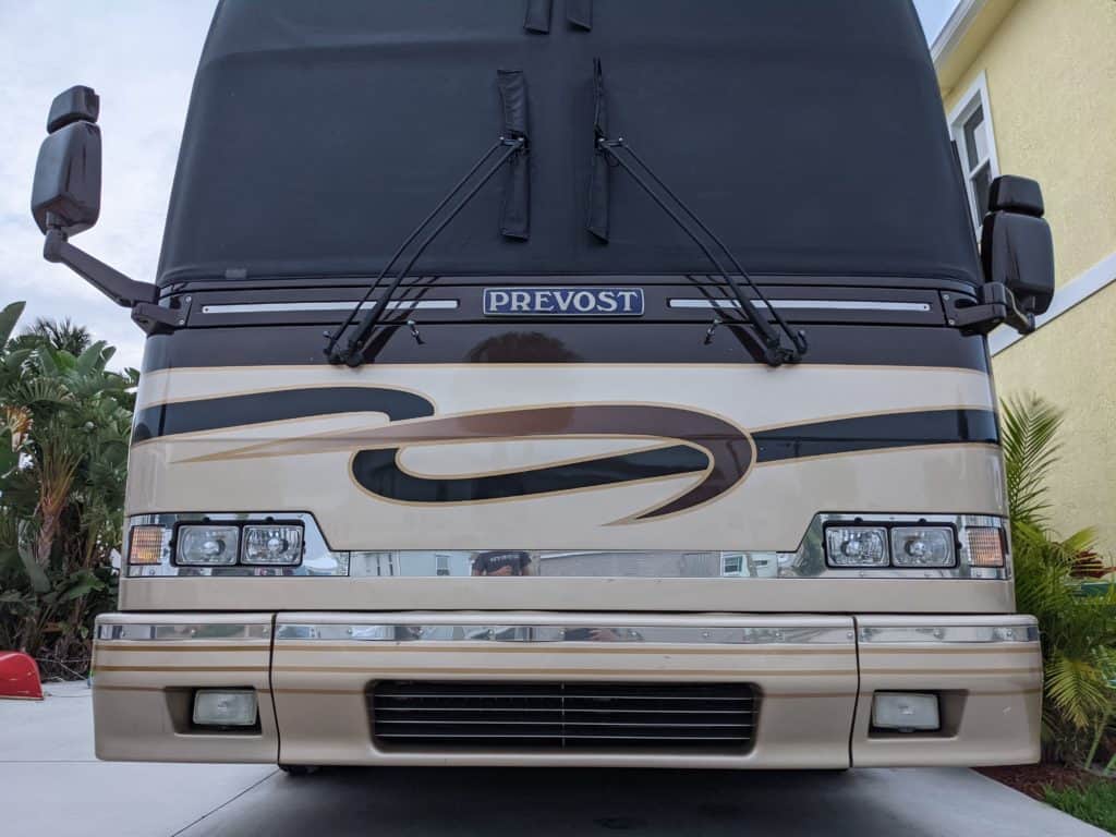 prevost motorhome with lithium batteries 