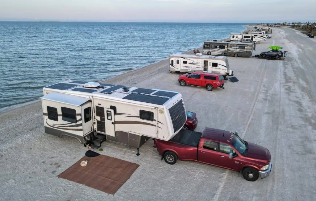mortons free camping off-grid at magnolia beach in texas