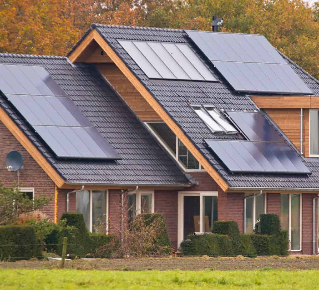 solar panels on home for backup power