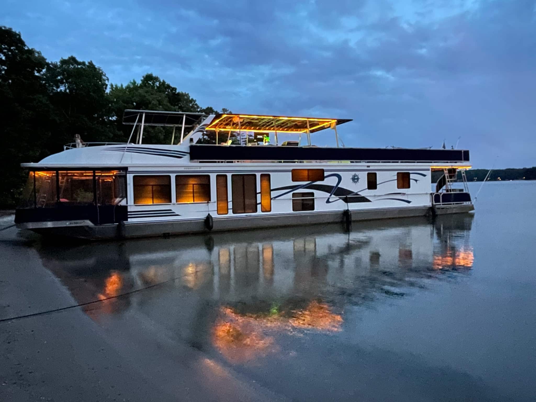 Deep Houseboat Life image of houseboat