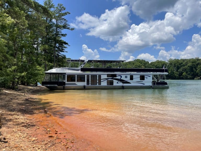 Deep Houseboat Life