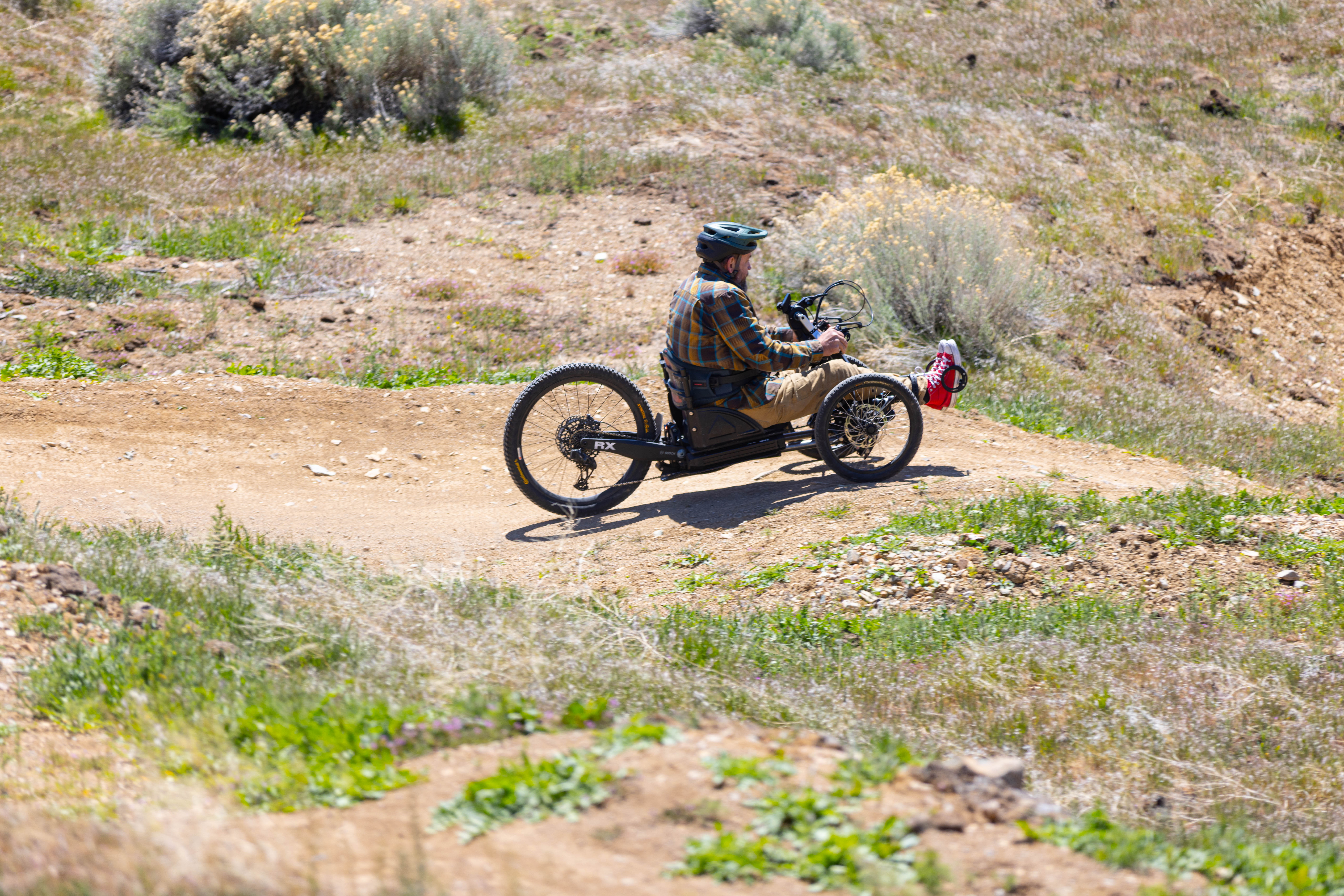 adaptive mountain biker with the High Fives Foundation